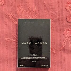 New Marc Jacobs Shameless Foundation - Medium R310 - New In Box